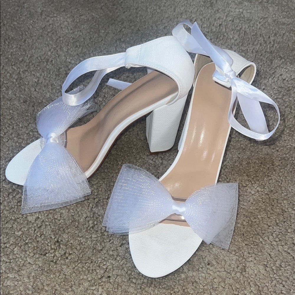 Elegant White Heels with Bow Detail